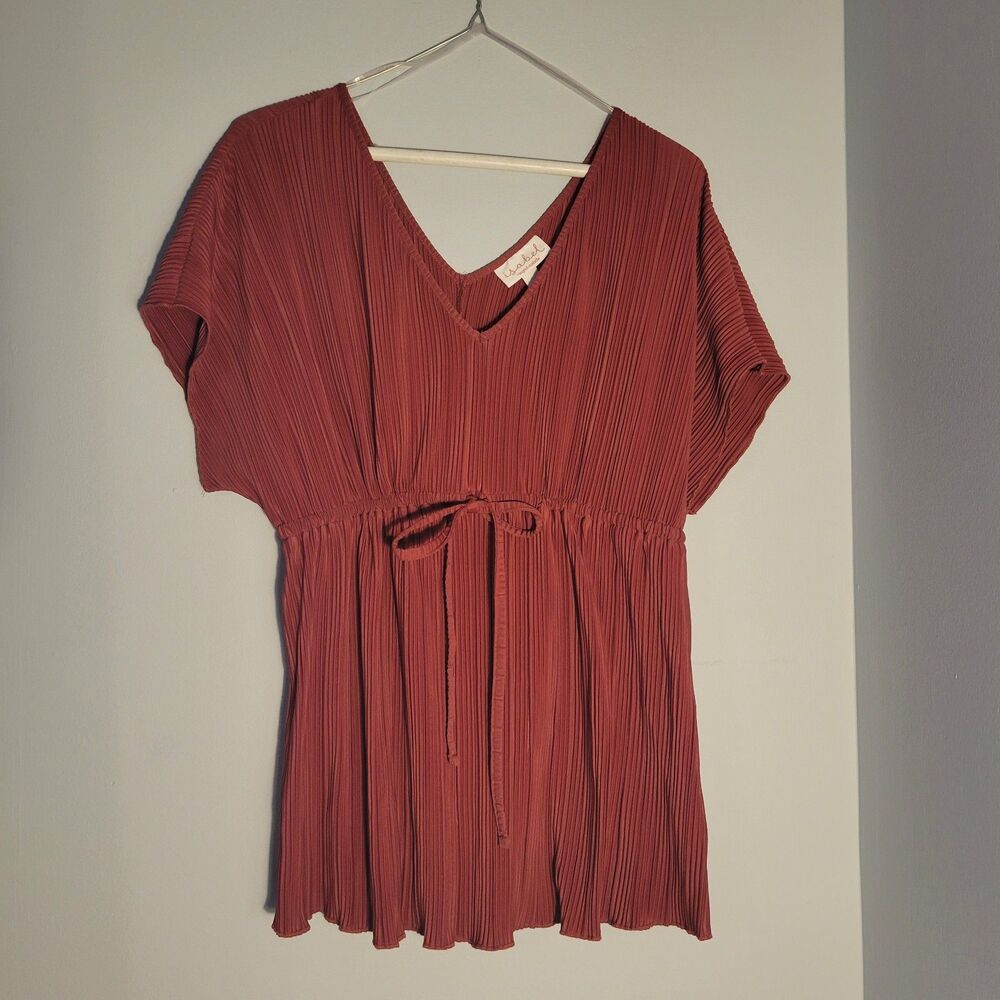 Isabel Maternity by ingrid isabel Empire Waist Burgundy Accordion V Neck Small
